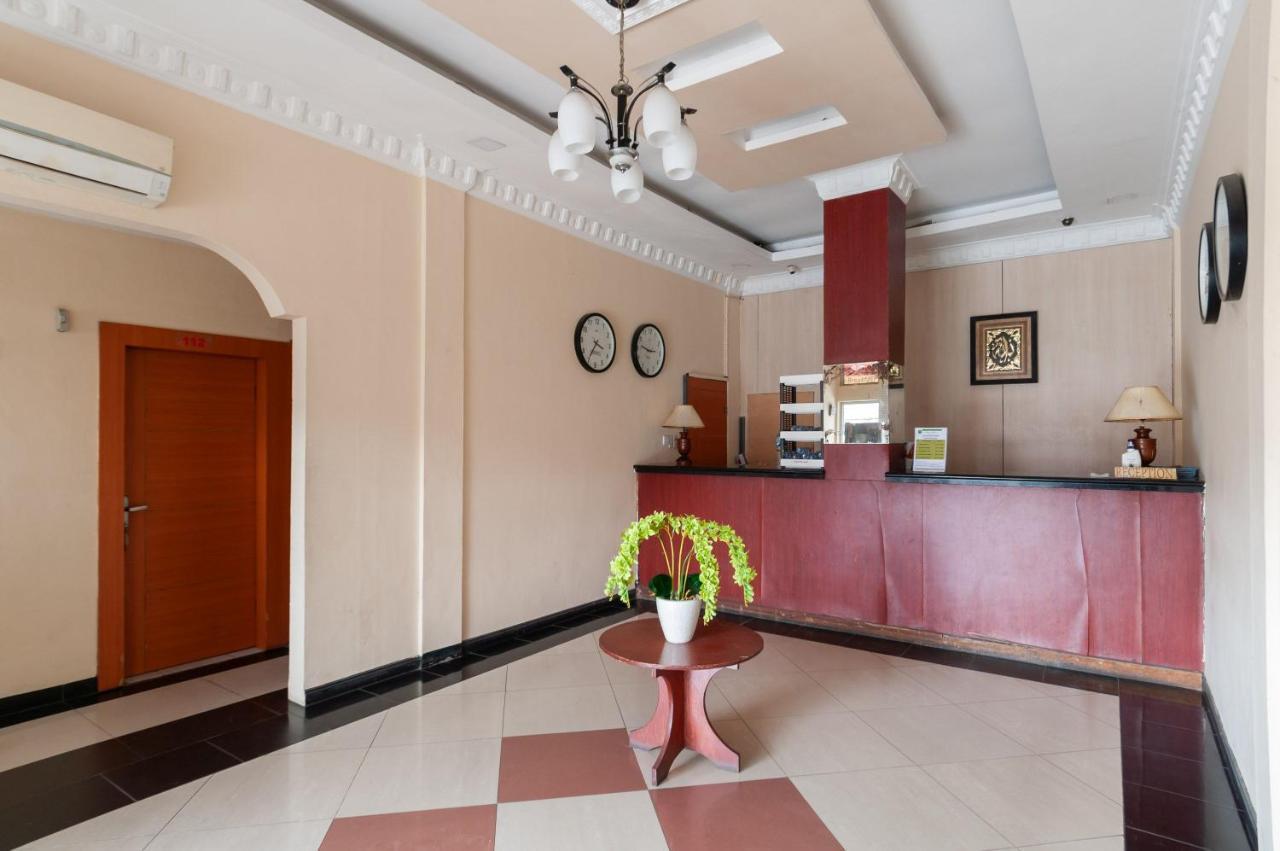 Urbanview Hotel Syariah Residence Medan Bagian luar foto