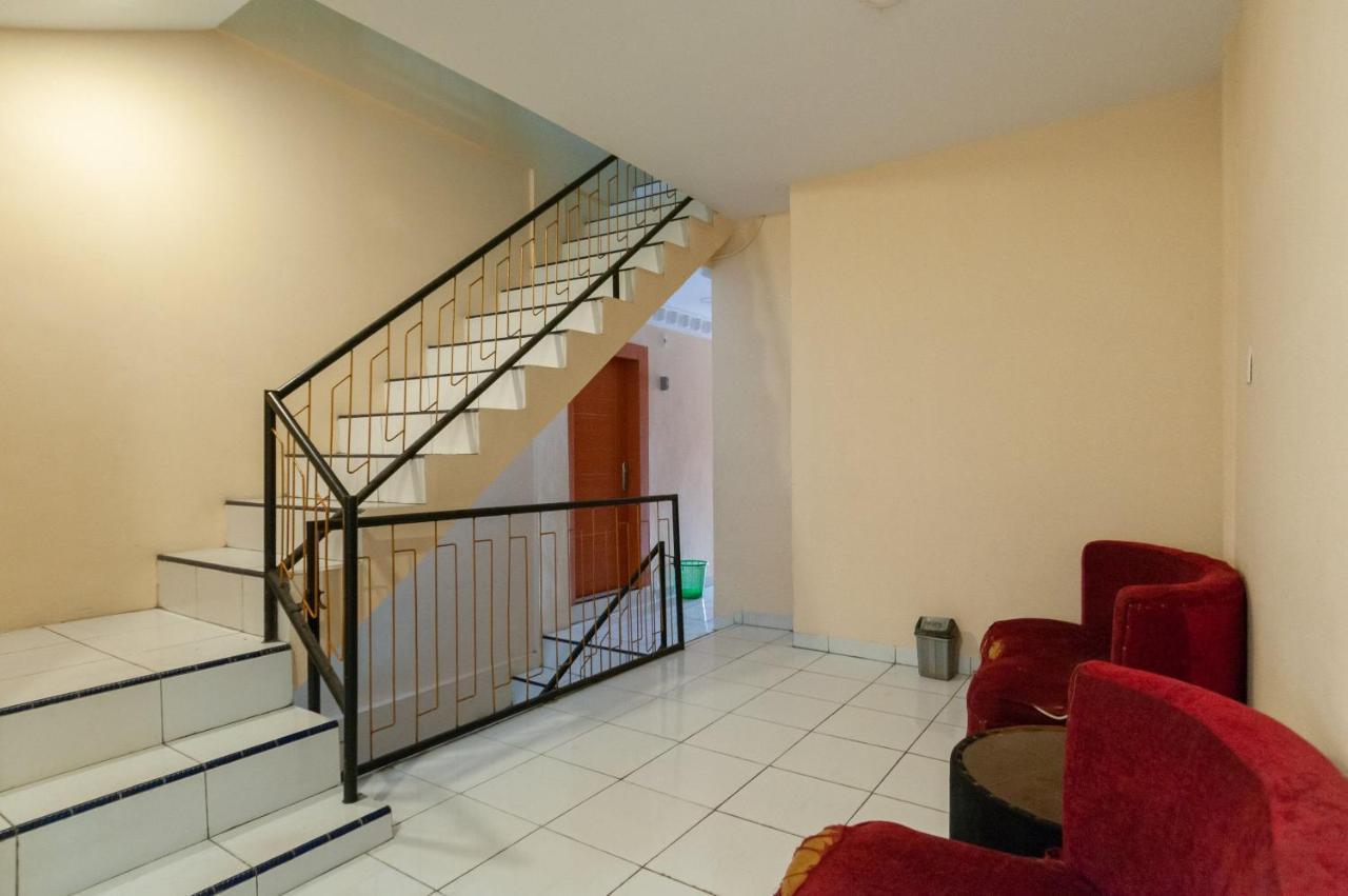 Urbanview Hotel Syariah Residence Medan Bagian luar foto