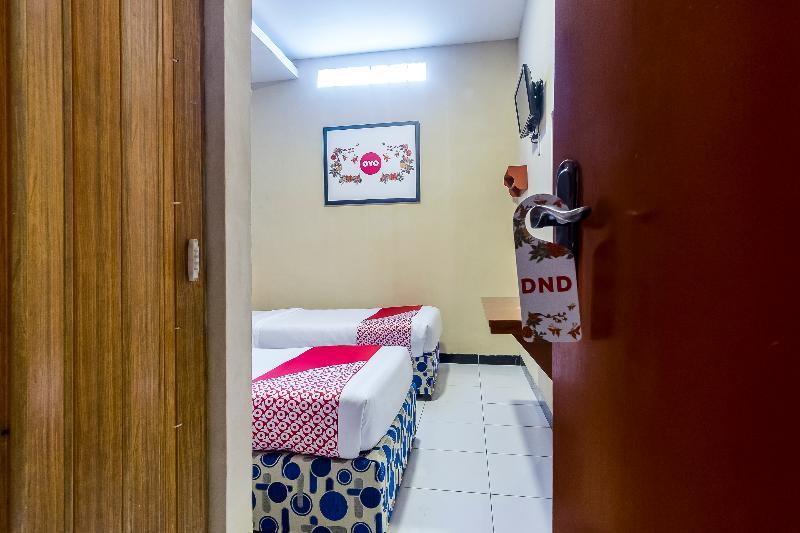 Urbanview Hotel Syariah Residence Medan Bagian luar foto